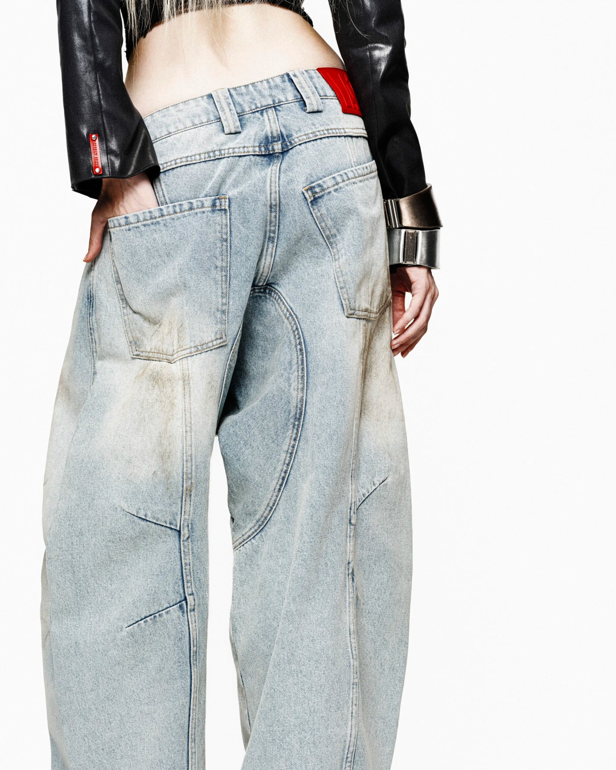 LATUI ATELIER STORY LOOPER JEANS